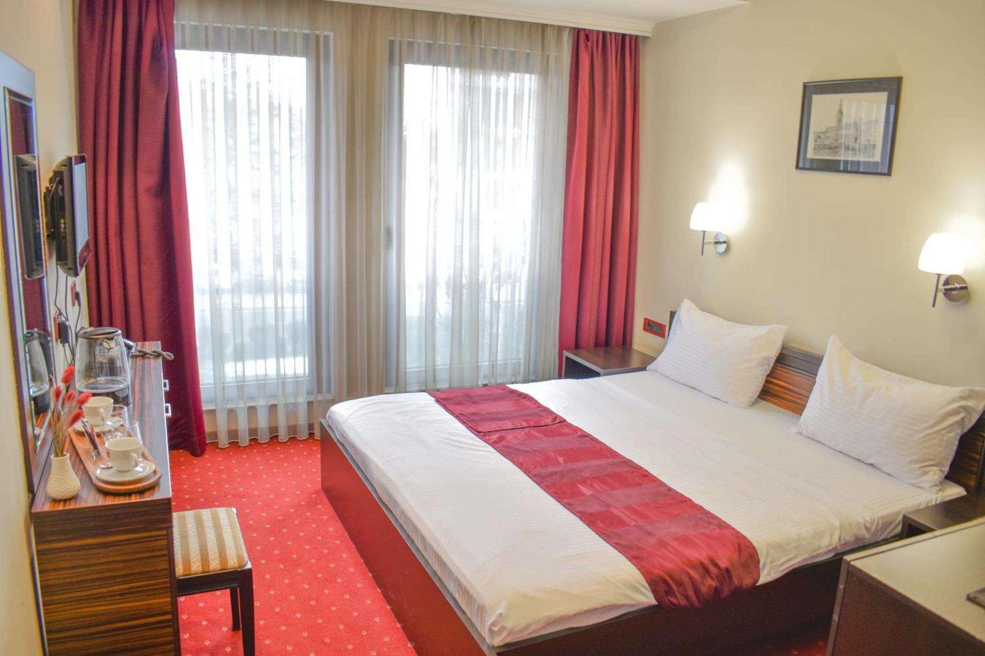 Hotel Hamburg Skopje Luaran gambar