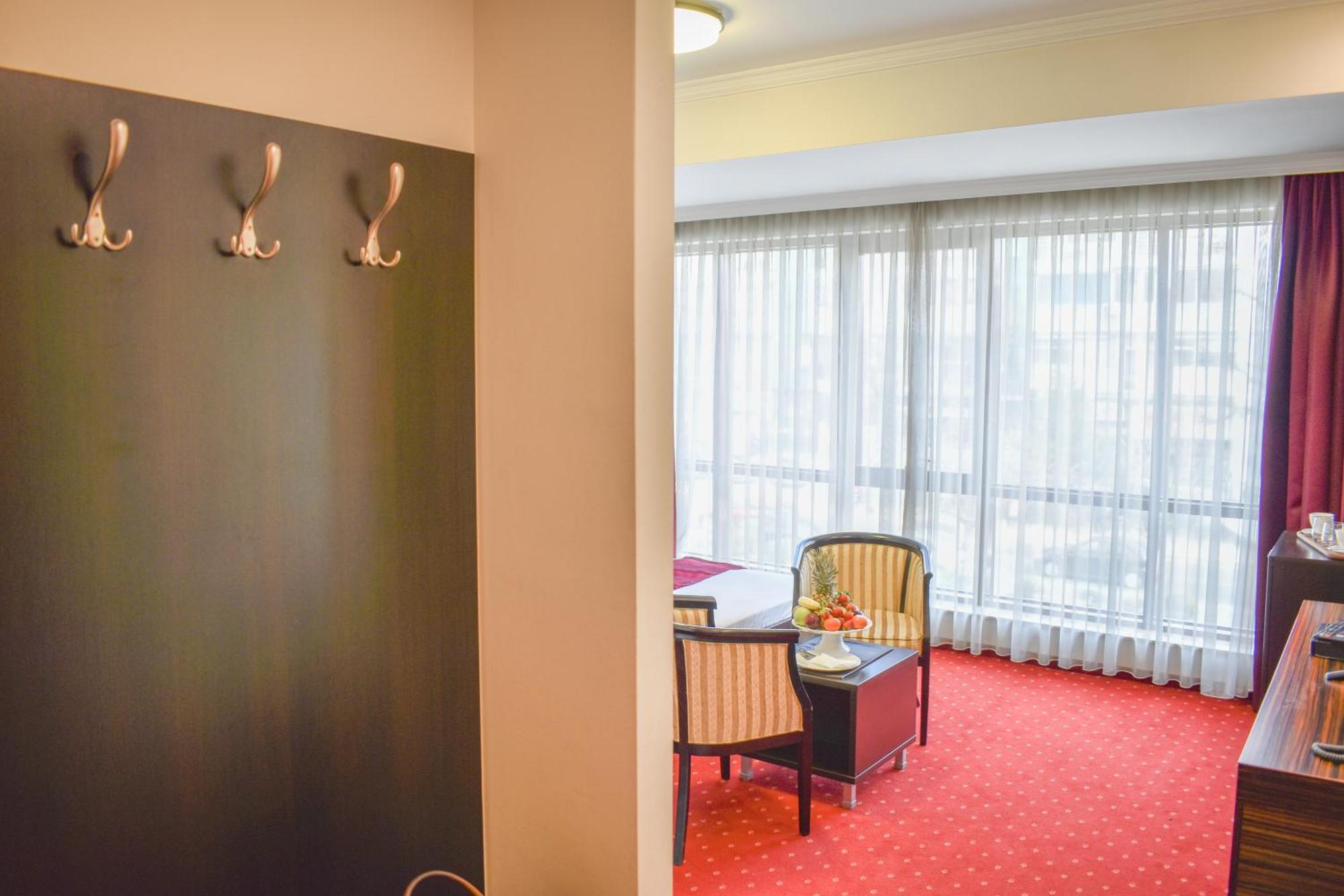 Hotel Hamburg Skopje Luaran gambar